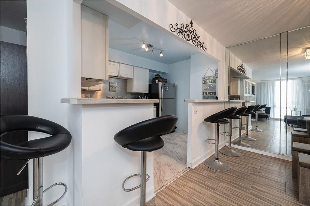 For Sale: $174,999 (1 beds, 1 baths, 796 Square Feet)