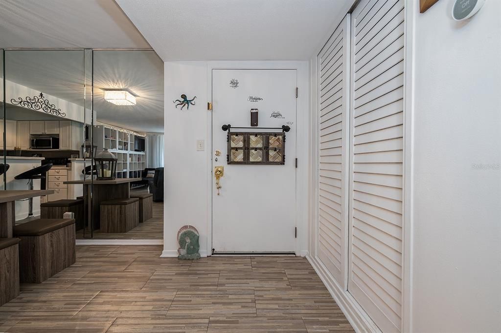 For Sale: $174,999 (1 beds, 1 baths, 796 Square Feet)