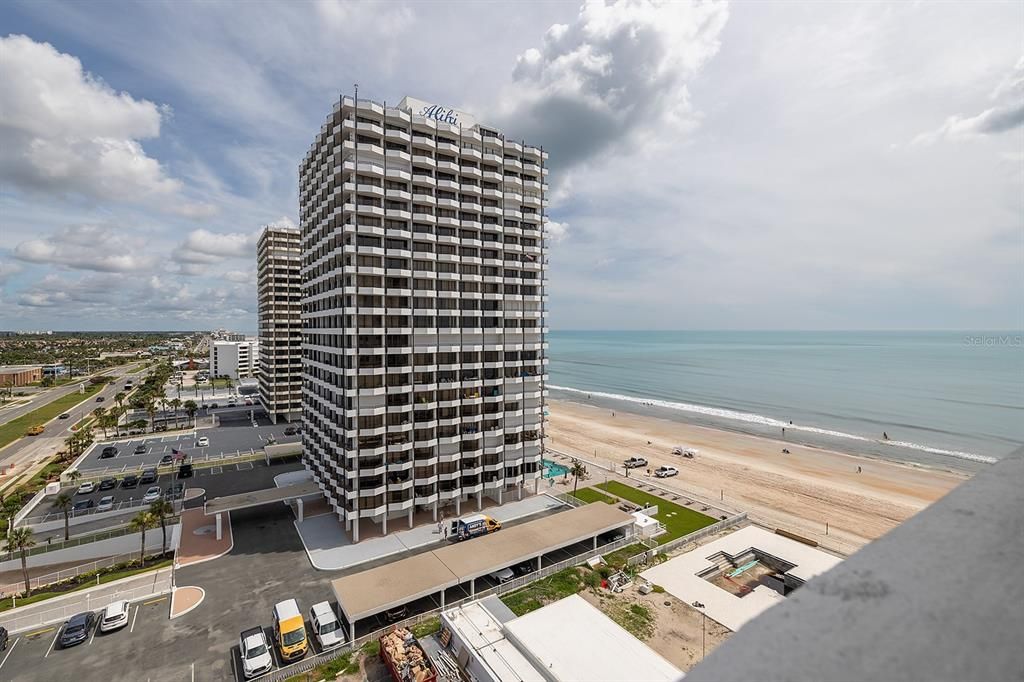 For Sale: $174,999 (1 beds, 1 baths, 796 Square Feet)