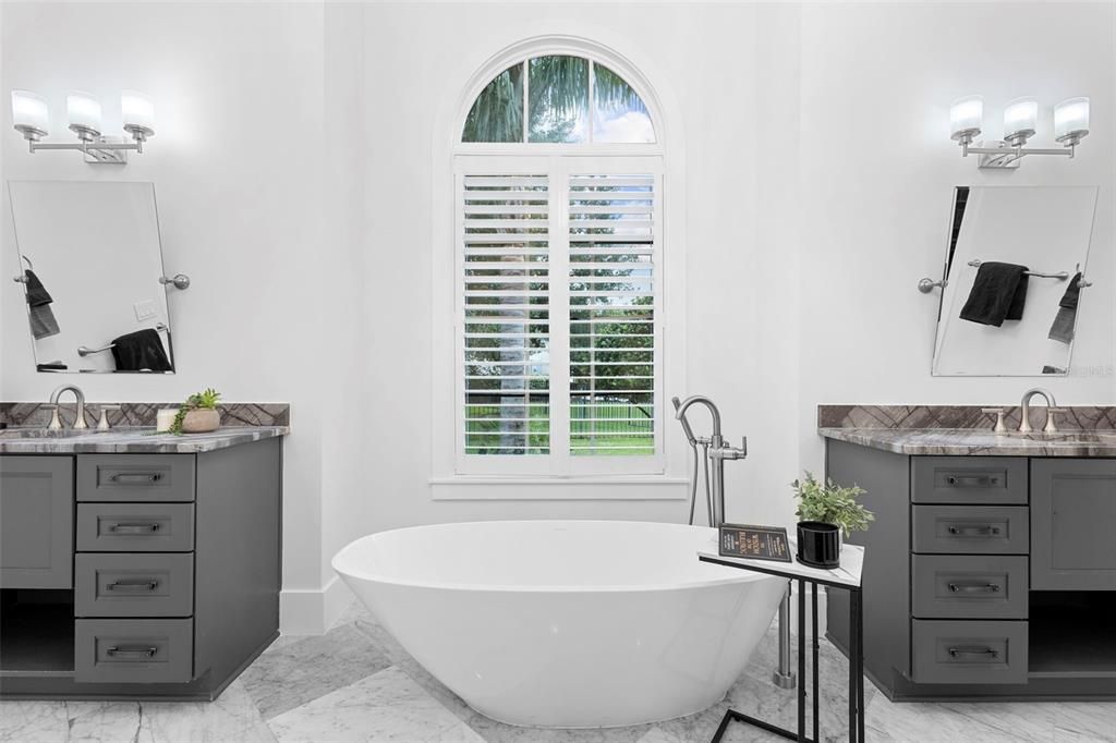 待售: $2,750,000 (5 贝兹, 5 浴室, 4800 平方英尺)