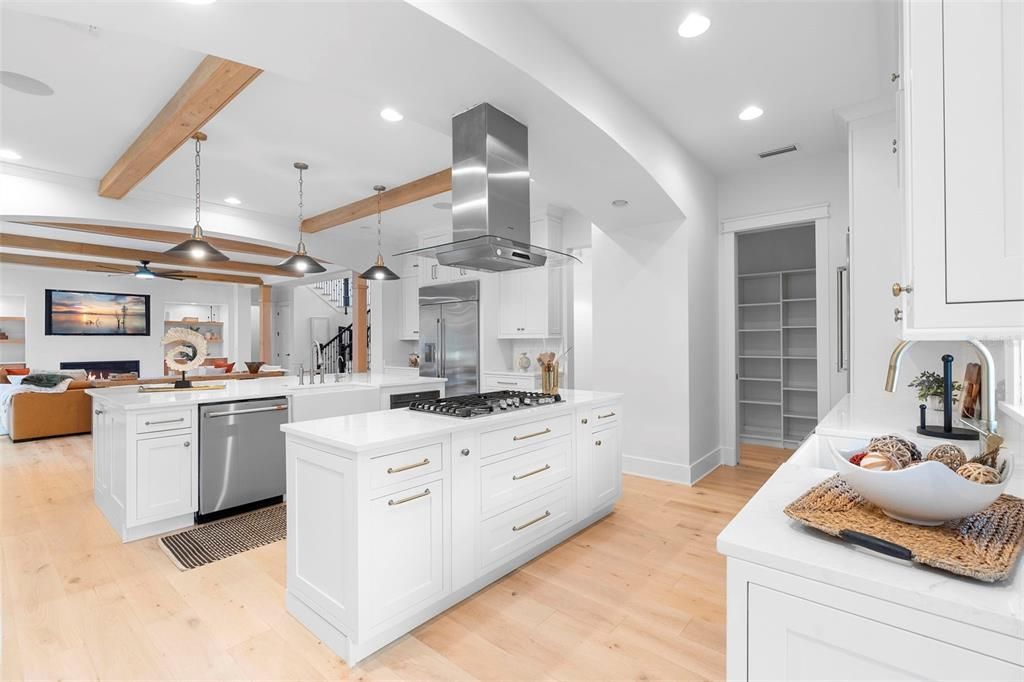 待售: $2,750,000 (5 贝兹, 5 浴室, 4800 平方英尺)