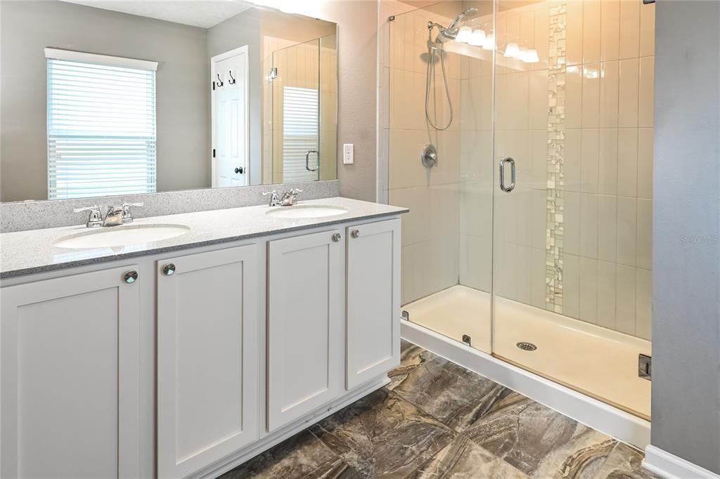 На продажу: $419,000 (4 спален, 2 ванн, 1997 Квадратных фут)