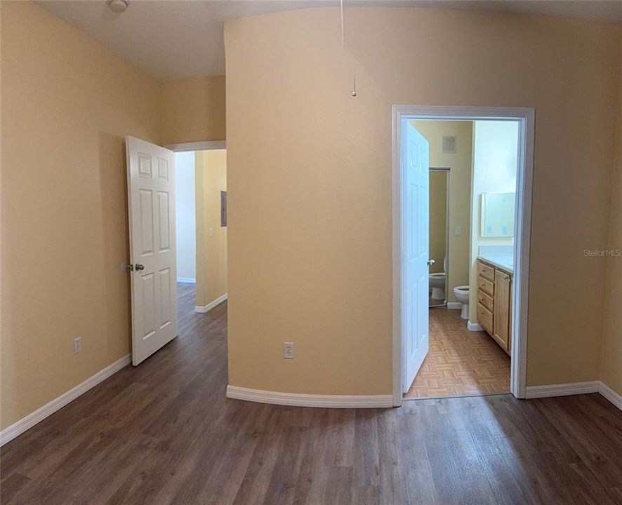 For Sale: $205,000 (2 beds, 2 baths, 1032 Square Feet)