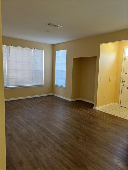 For Sale: $205,000 (2 beds, 2 baths, 1032 Square Feet)