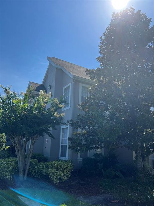 For Sale: $205,000 (2 beds, 2 baths, 1032 Square Feet)