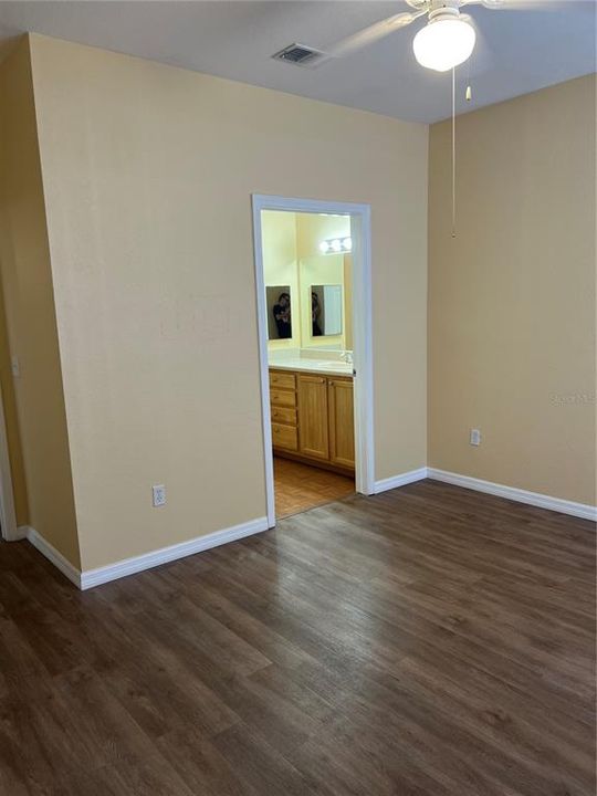 For Sale: $205,000 (2 beds, 2 baths, 1032 Square Feet)