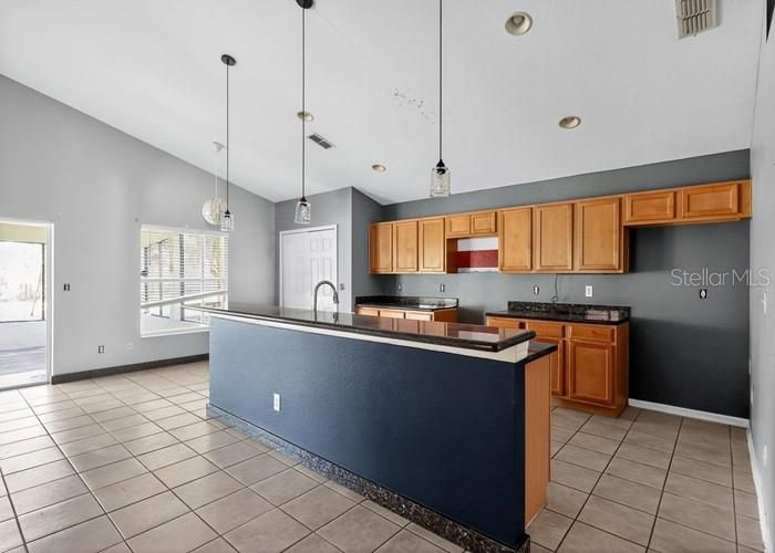 На продажу: $272,600 (3 спален, 2 ванн, 1808 Квадратных фут)