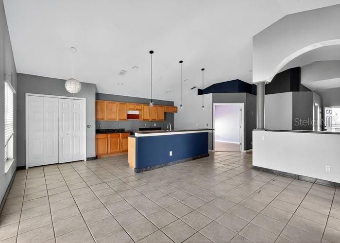 На продажу: $272,600 (3 спален, 2 ванн, 1808 Квадратных фут)