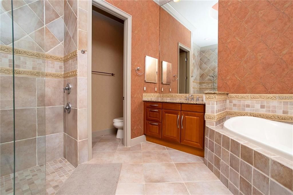 For Rent: $9,100 (5 beds, 4 baths, 6135 Square Feet)