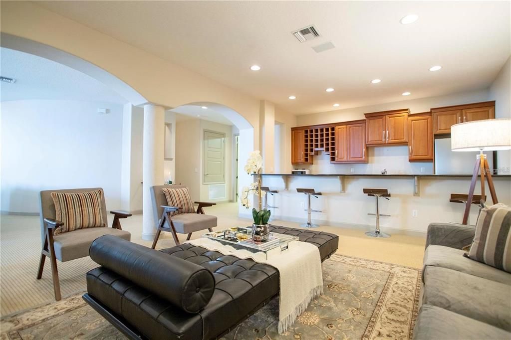 For Rent: $9,100 (5 beds, 4 baths, 6135 Square Feet)