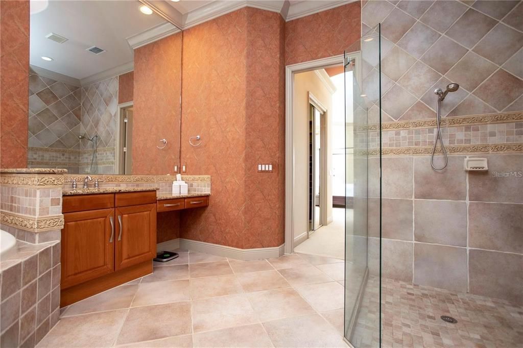 For Rent: $9,100 (5 beds, 4 baths, 6135 Square Feet)