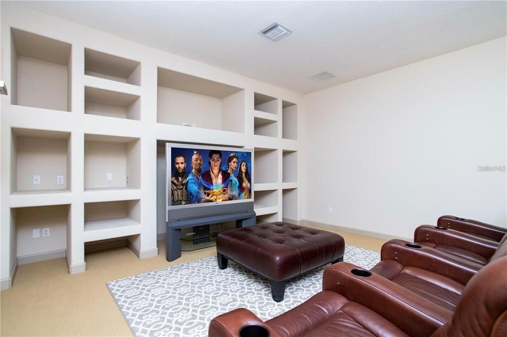 For Rent: $9,100 (5 beds, 4 baths, 6135 Square Feet)