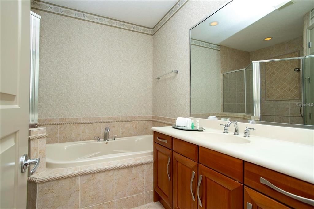 For Rent: $9,100 (5 beds, 4 baths, 6135 Square Feet)