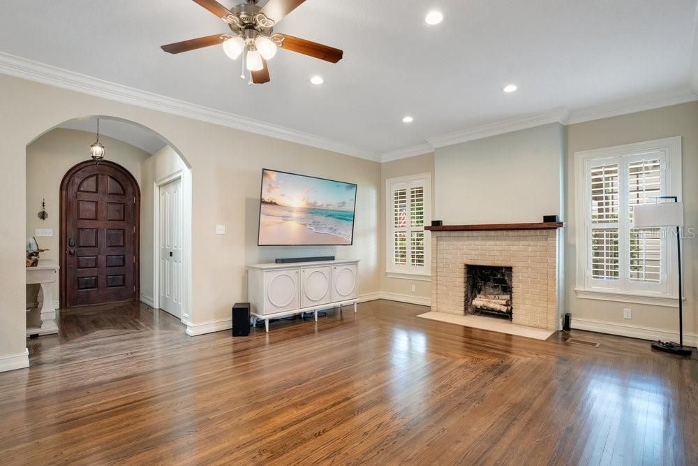 For Sale: $765,000 (3 beds, 2 baths, 2944 Square Feet)