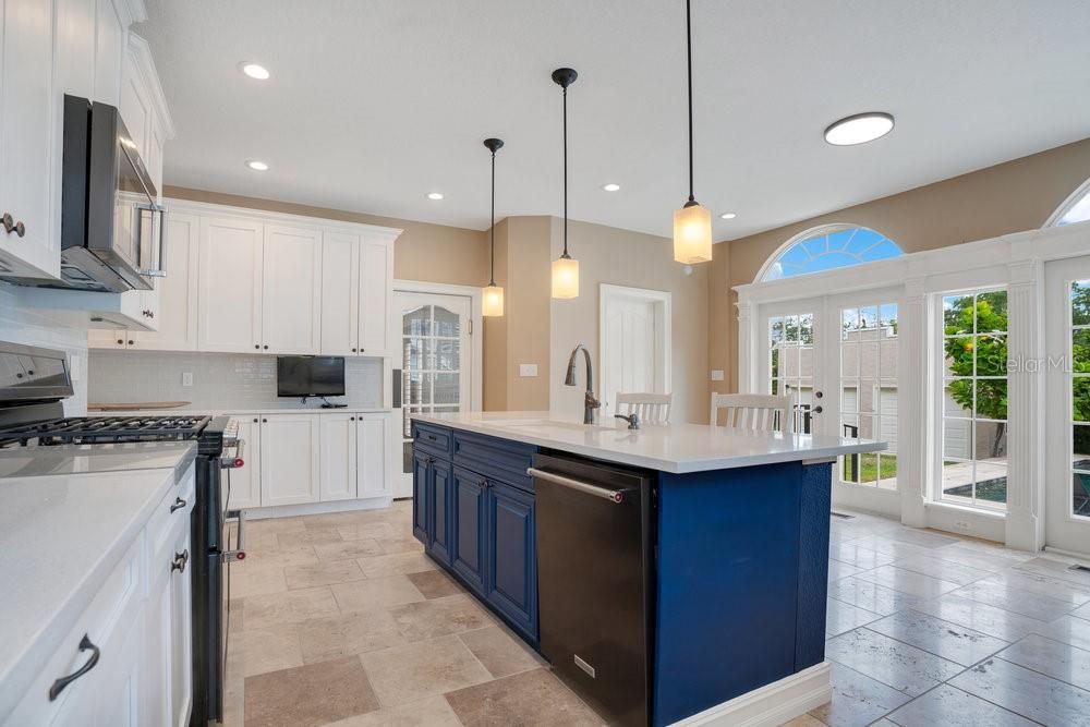 For Sale: $765,000 (3 beds, 2 baths, 2944 Square Feet)