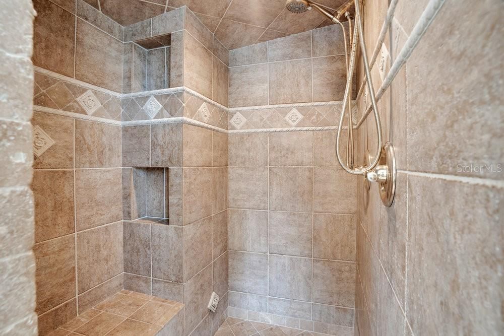 For Sale: $765,000 (3 beds, 2 baths, 2944 Square Feet)