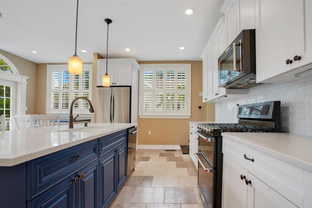 For Sale: $765,000 (3 beds, 2 baths, 2944 Square Feet)