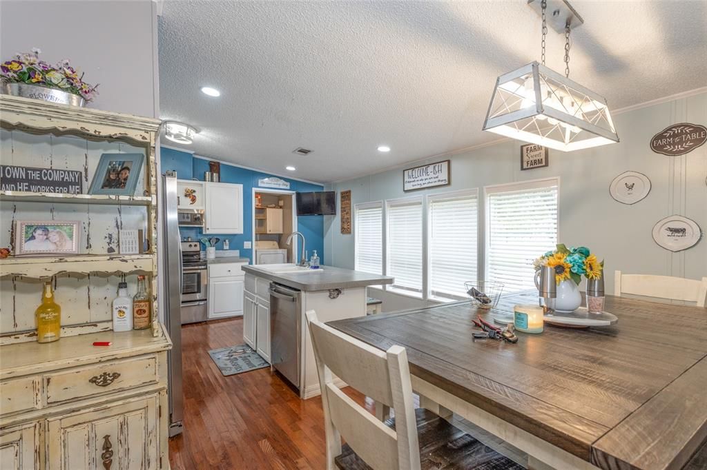 For Sale: $274,990 (3 beds, 2 baths, 1431 Square Feet)