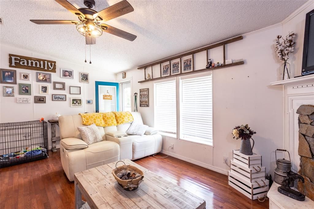 For Sale: $274,990 (3 beds, 2 baths, 1431 Square Feet)