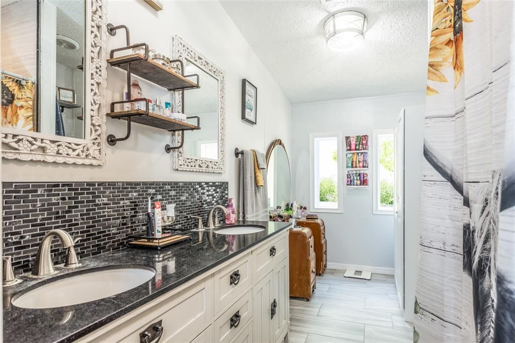 For Sale: $274,990 (3 beds, 2 baths, 1431 Square Feet)