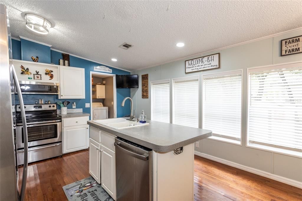 For Sale: $274,990 (3 beds, 2 baths, 1431 Square Feet)