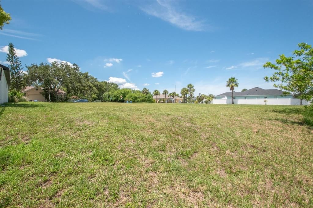 En Venta: $80,000 (0.09 acres)