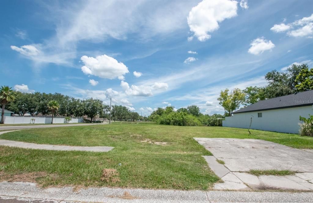 En Venta: $80,000 (0.09 acres)