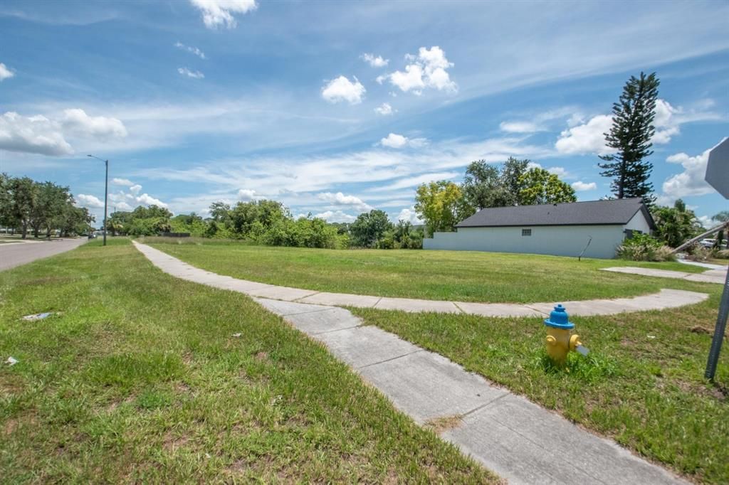 En Venta: $80,000 (0.09 acres)