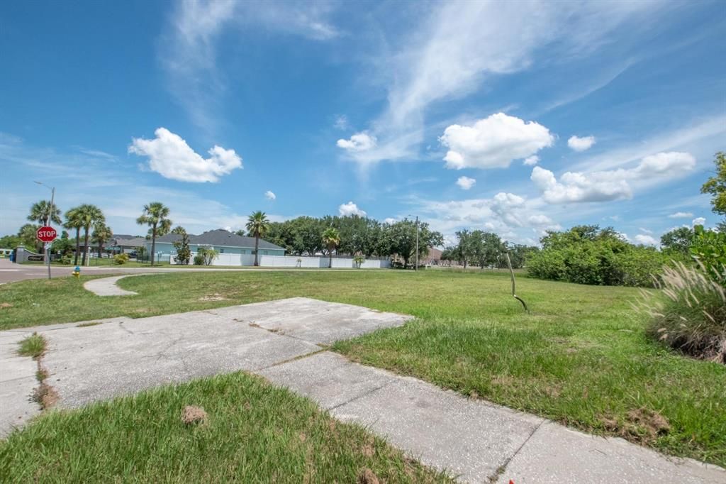 En Venta: $80,000 (0.09 acres)