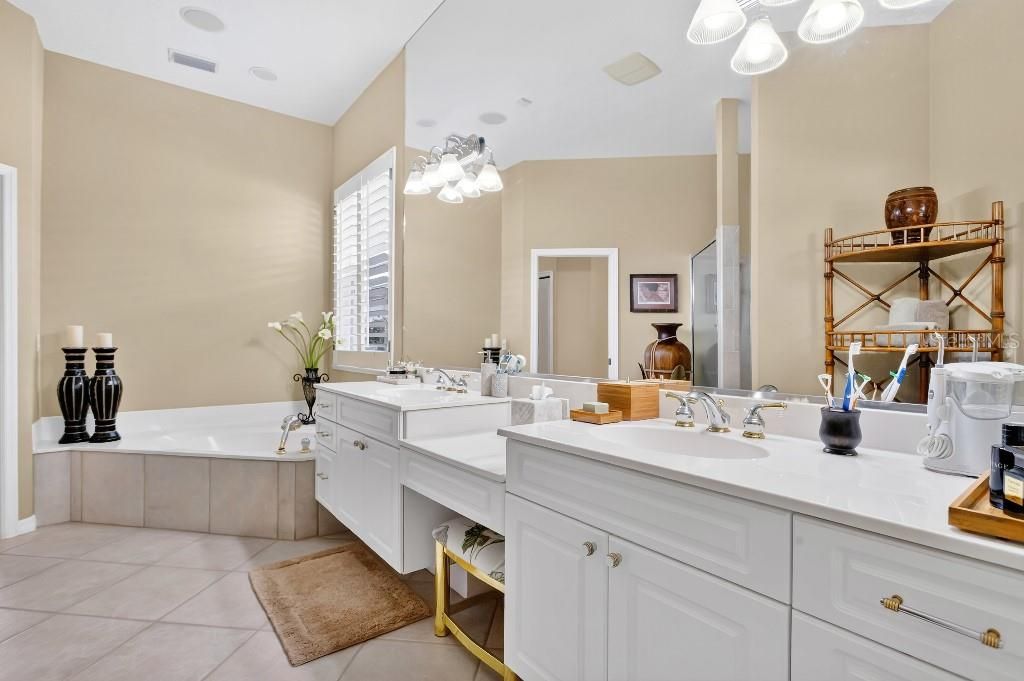 For Sale: $829,000 (2 beds, 2 baths, 2193 Square Feet)