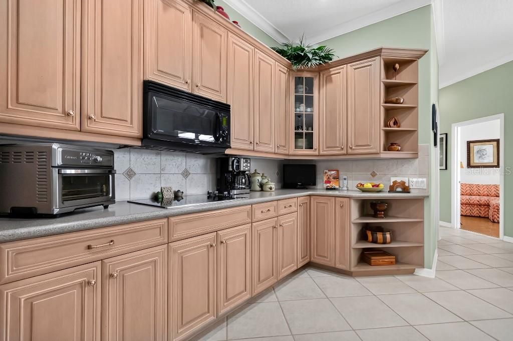 For Sale: $829,000 (2 beds, 2 baths, 2193 Square Feet)