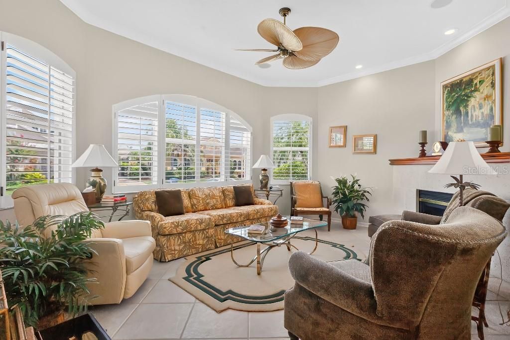 For Sale: $829,000 (2 beds, 2 baths, 2193 Square Feet)