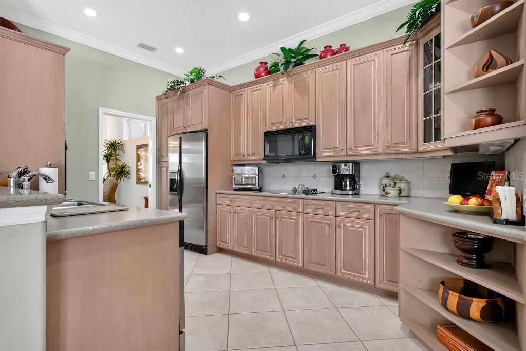 For Sale: $829,000 (2 beds, 2 baths, 2193 Square Feet)