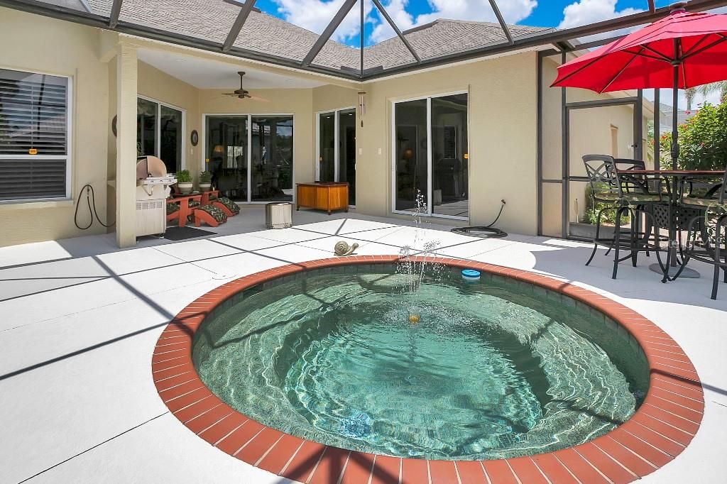 For Sale: $829,000 (2 beds, 2 baths, 2193 Square Feet)