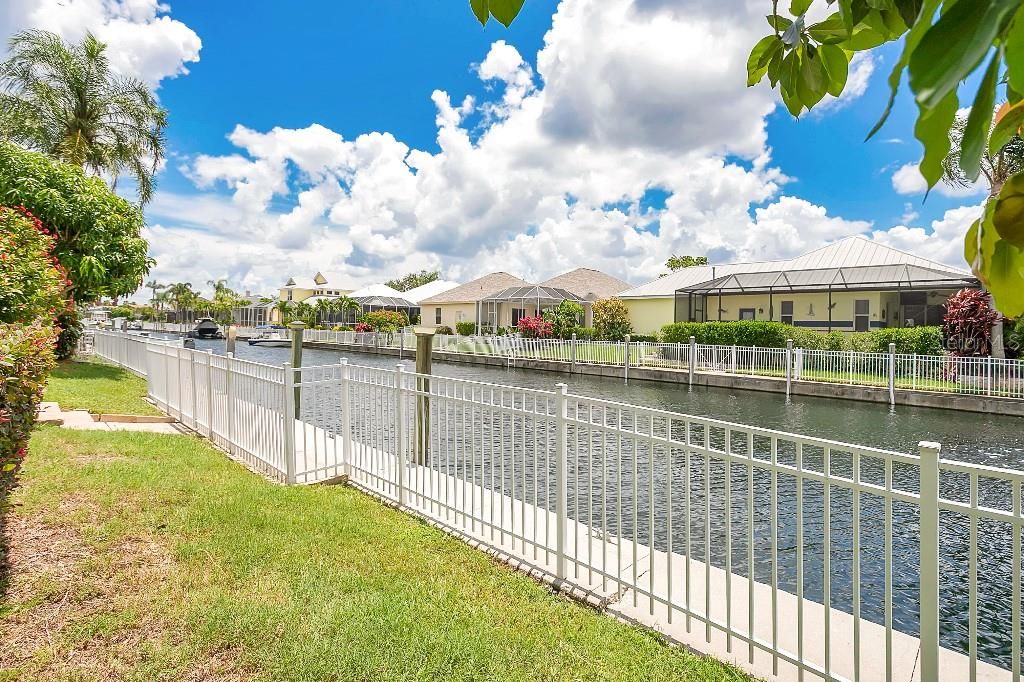 For Sale: $829,000 (2 beds, 2 baths, 2193 Square Feet)