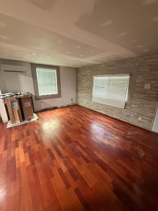 待售: $90,000 (3 贝兹, 2 浴室, 2478 平方英尺)