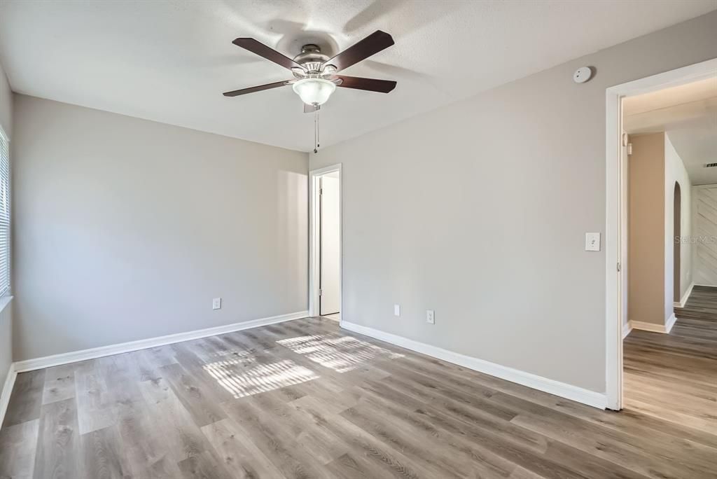 合同活跃: $314,900 (3 贝兹, 3 浴室, 2027 平方英尺)