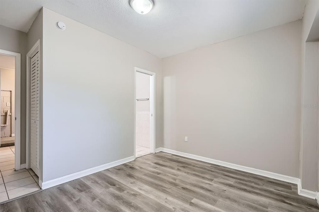 合同活跃: $314,900 (3 贝兹, 3 浴室, 2027 平方英尺)