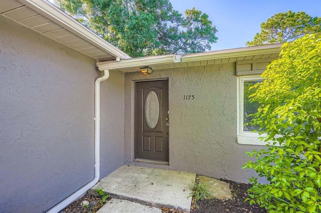 合同活跃: $314,900 (3 贝兹, 3 浴室, 2027 平方英尺)