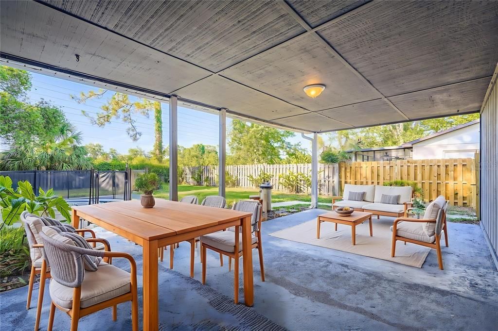 合同活跃: $314,900 (3 贝兹, 3 浴室, 2027 平方英尺)