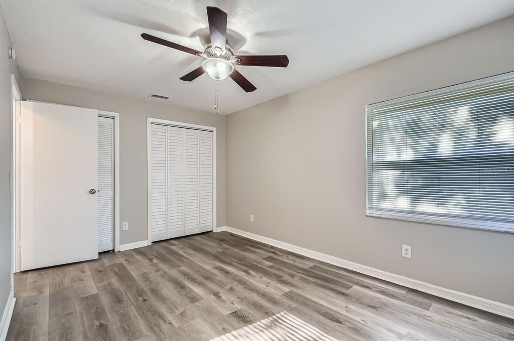 合同活跃: $314,900 (3 贝兹, 3 浴室, 2027 平方英尺)