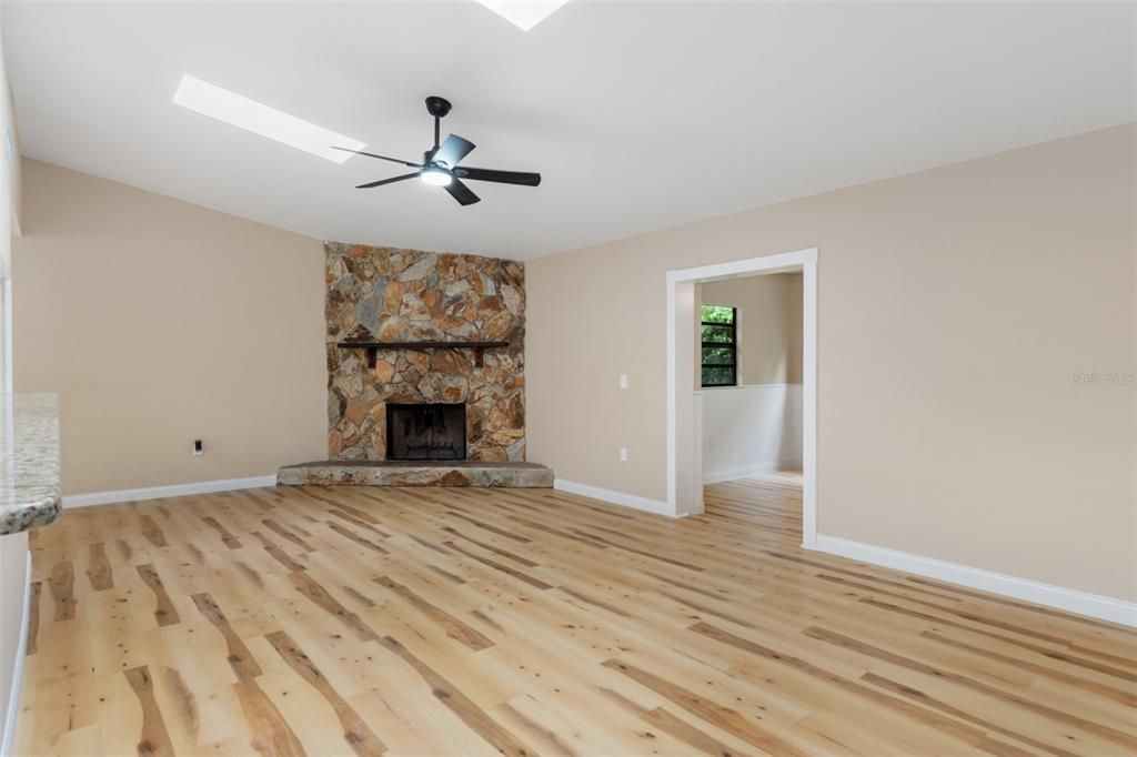 待售: $375,000 (3 贝兹, 2 浴室, 1780 平方英尺)