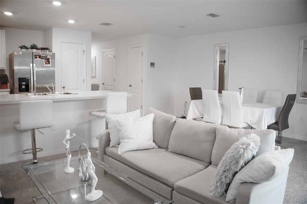 Active With Contract: $269,000 (3 beds, 2 baths, 1452 Square Feet)