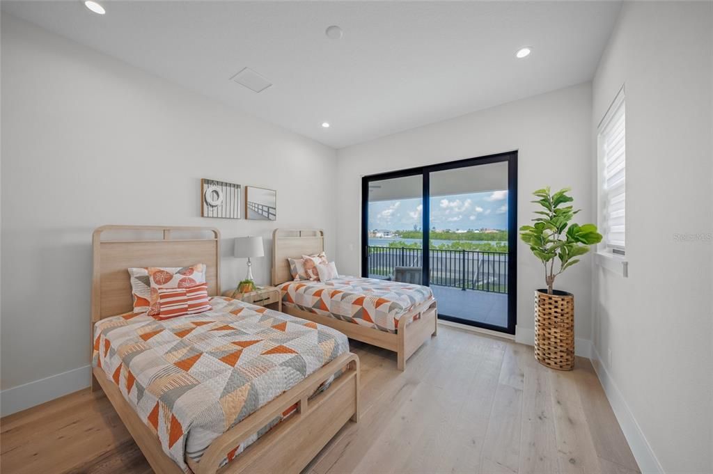 待售: $5,750,000 (4 贝兹, 5 浴室, 4338 平方英尺)