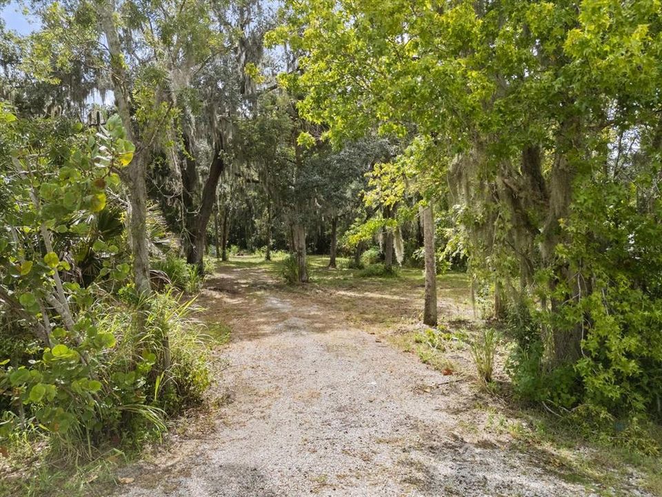 待售: $499,000 (8.27 acres)