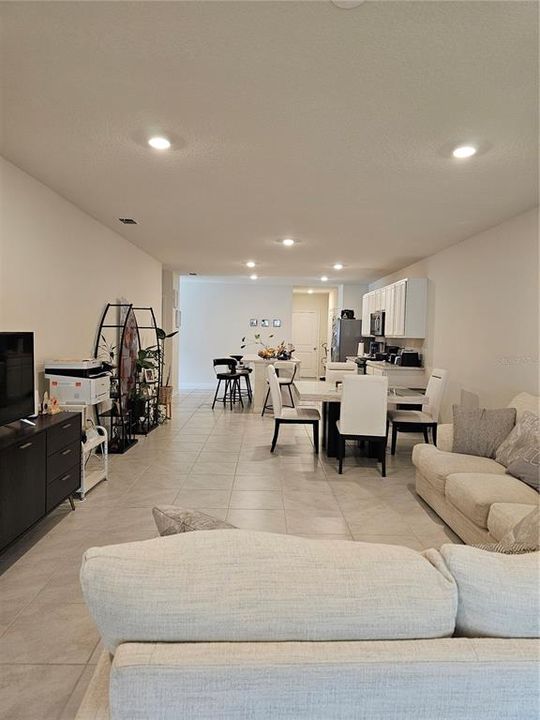 For Rent: $1,950 (3 beds, 2 baths, 1603 Square Feet)