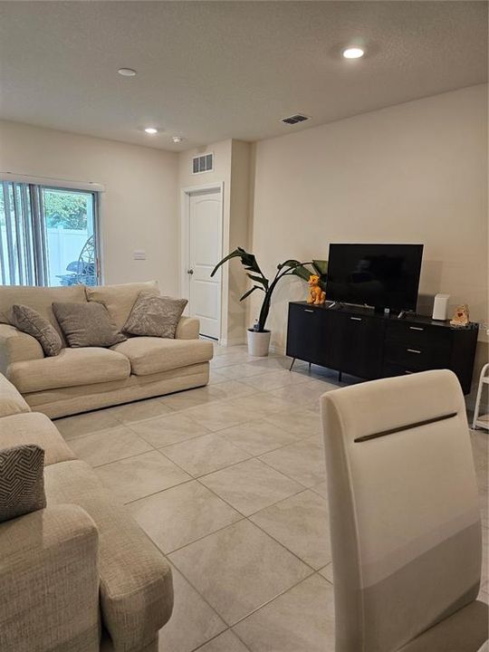 For Rent: $1,950 (3 beds, 2 baths, 1603 Square Feet)