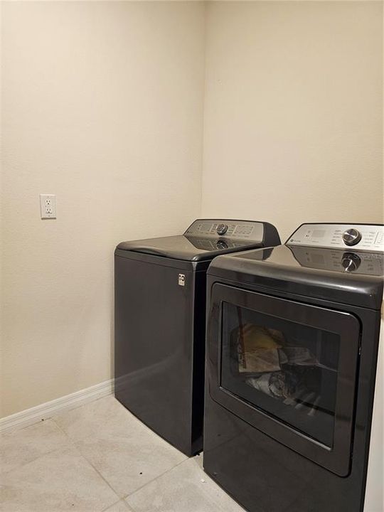 For Rent: $1,950 (3 beds, 2 baths, 1603 Square Feet)