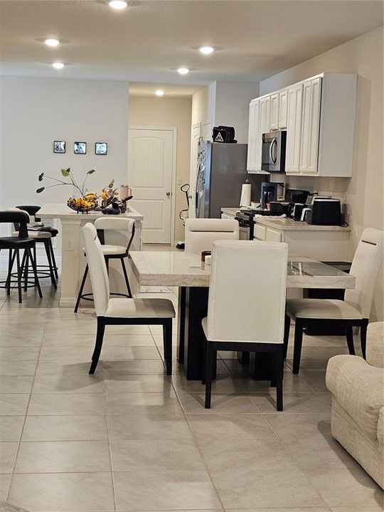 For Rent: $1,950 (3 beds, 2 baths, 1603 Square Feet)