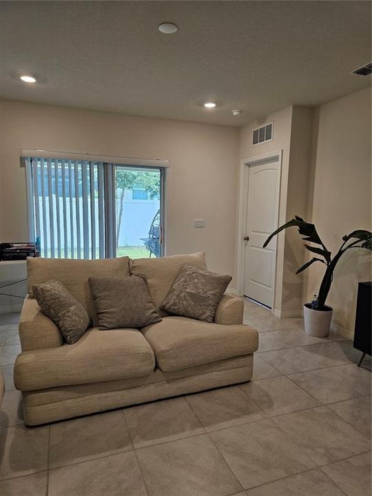 For Rent: $1,950 (3 beds, 2 baths, 1603 Square Feet)